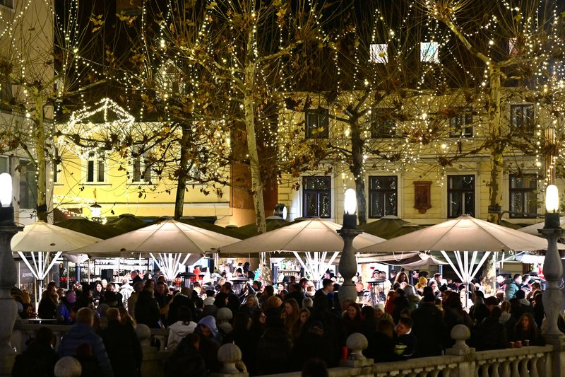 prižig lučk lučke okrasitev prazniki Ljubljana