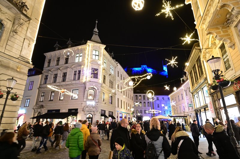 prižig lučk lučke okrasitev prazniki Ljubljana