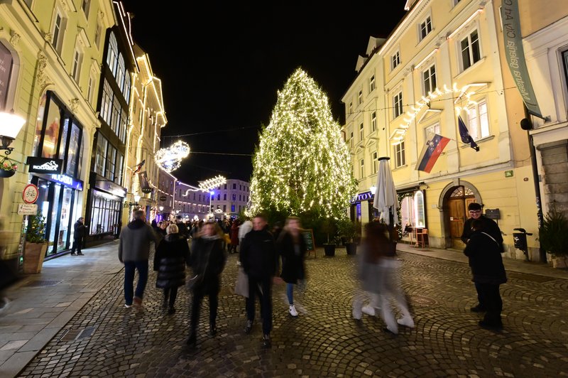 prižig lučk lučke okrasitev prazniki Ljubljana