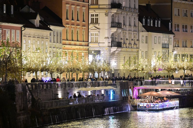 prižig lučk lučke okrasitev prazniki Ljubljana