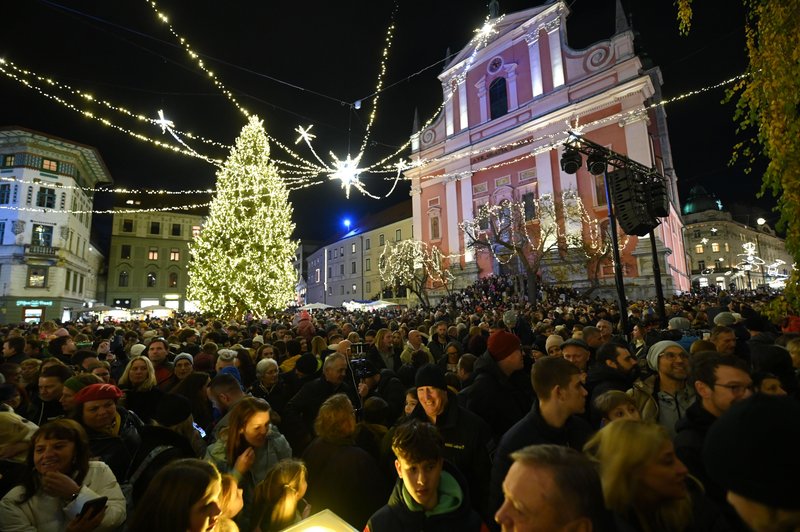 prižig lučk lučke okrasitev prazniki Ljubljana