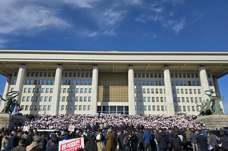 ZDA izrazile zaskrbljenost zaradi izrednih razmer v Južni Koreji, nato olajšanje ob ... (foto: Profimeda)