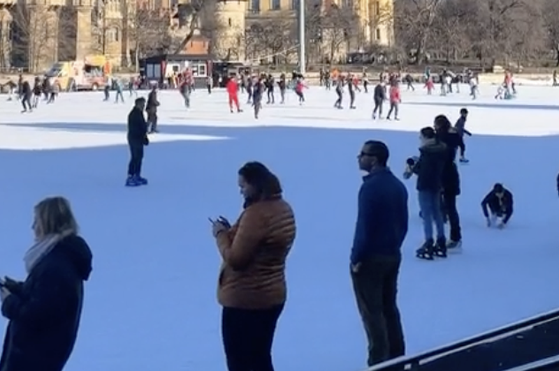 Nora zabava za otroke in odrasle: to je največje odprto drsališče v Evropi (foto: TikTok/travelwithusc)