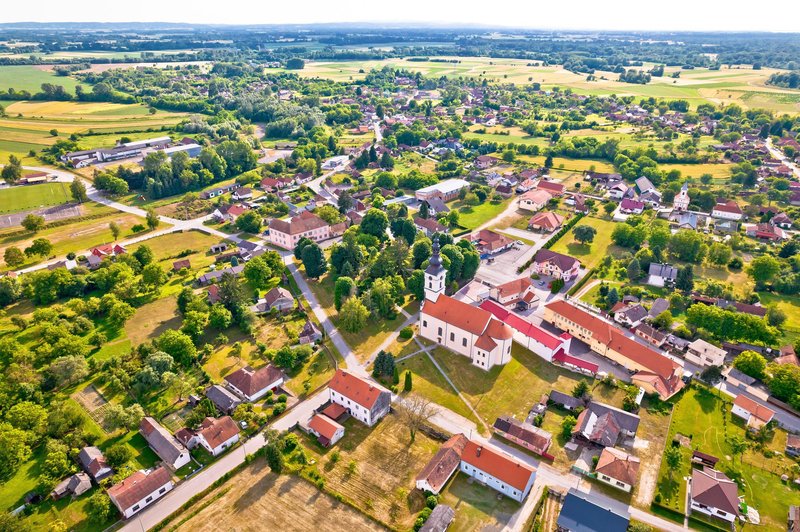 Nedaleč od nas ponujajo hiše za trinajst centov, v mestece prihajajo družine z vsega sveta (foto: Profimedia)