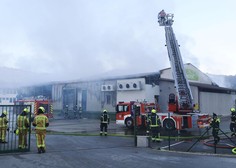 Ognjeni zublji zajeli kmetijsko zadrugo v Luciji, gost dim prekril okolico (FOTO)