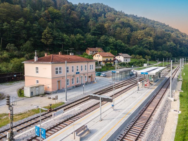 laze, železniška postaja