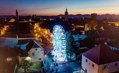 Le nekaj minut stran od slovenske meje je božični sejem, ki velja za najlepšega v državi (FOTO)