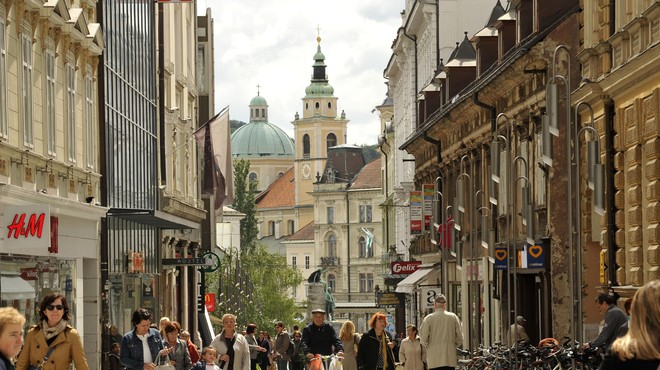 Slovence so vprašali, ali so zadovoljni s svojim življenjem. Kako so odgovarjali? (foto: Žiga Živulovič jr./Bobo)