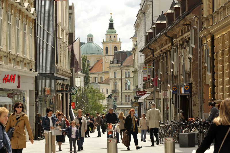 Slovence so vprašali, ali so zadovoljni s svojim življenjem. Kako so odgovarjali? (foto: Žiga Živulovič jr./Bobo)