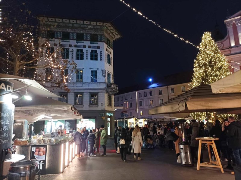 Ljubljana bozicni sejem Presernov trg