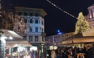 S prazničnih ljubljanskih stojnic: "Ne gre nam samo za zaslužek, hočemo, da se imajo ljudje fajn" (REPORTAŽA)