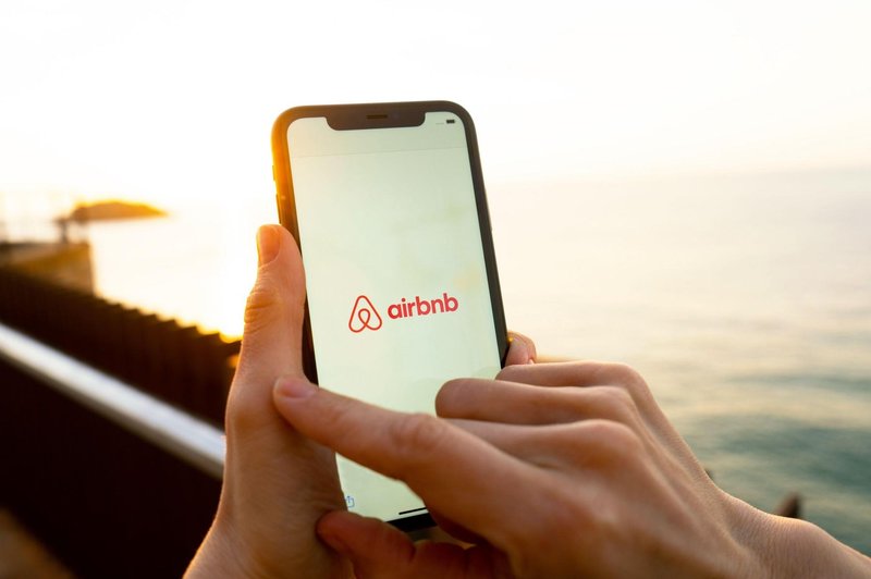 Airbnb vam poskuša z umetno inteligenco pokvariti načrte za novoletno zabavo (foto: Profimedia)