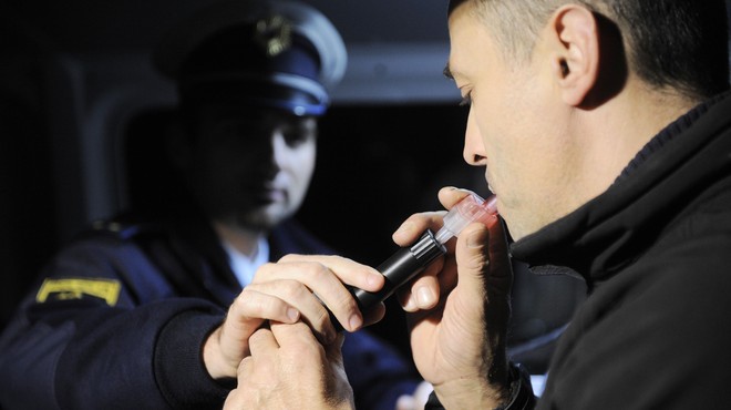 Veseli december s trezno glavo: policisti poostreno proti alkoholu in drogam, vse do ... (foto: BOBO/BOR SLANA)