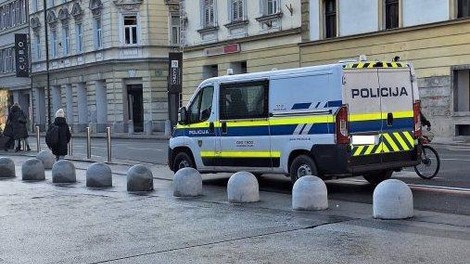 Ljubljančani se pritožujejo nad ravnanjem policije: “Ali predpisi zanje ne veljajo?”