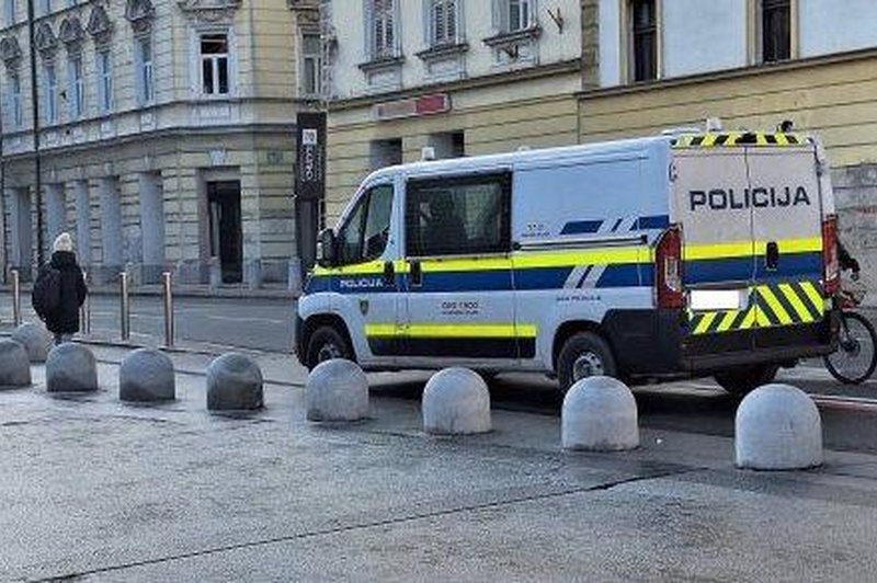 Ljubljančani se pritožujejo nad ravnanjem policije: “Ali predpisi zanje ne veljajo?” (foto: Pobude meščanov)