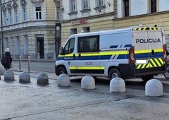 Ljubljančani se pritožujejo nad ravnanjem policije: “Ali predpisi zanje ne veljajo?”