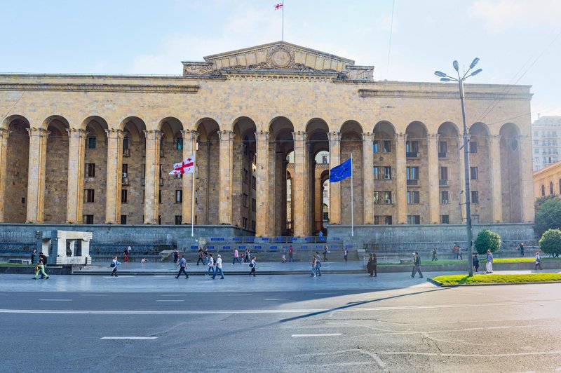 V parlamentu odjeknili streli: poslanec podlegel poškodbam (foto: Profimedia)