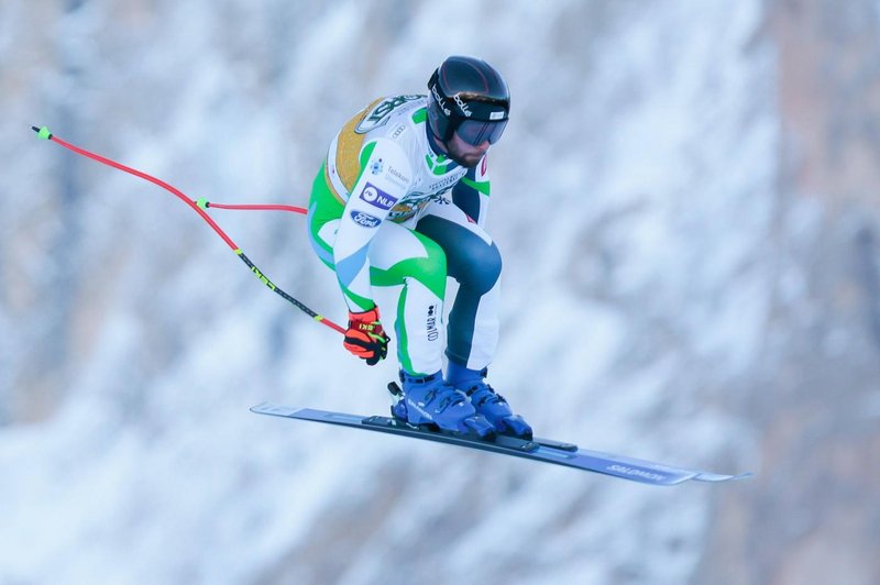 Čater z izjemno vožnjo: do stopničk ga je ločilo le nekaj stotink (foto: Profimedia)