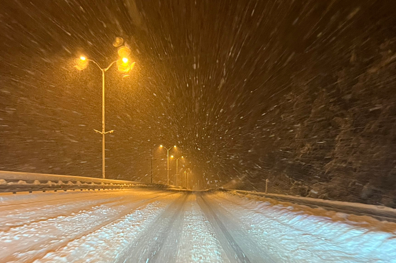 Zaradi snega in vetra v zahodni BiH začasno ustavljen promet, težave tudi v Srbiji (foto: Facebook)