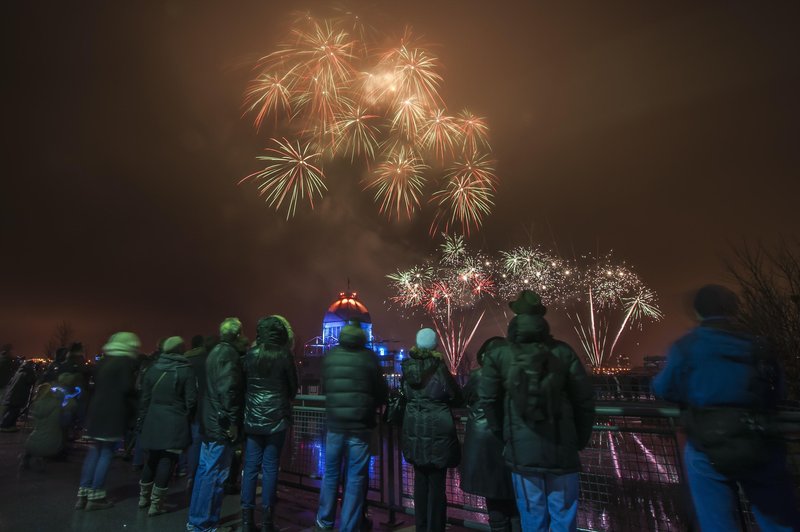 Večina slovenskih mest letos brez ognjemetov, ostajata pa dve izjemi (foto: Profimedia)