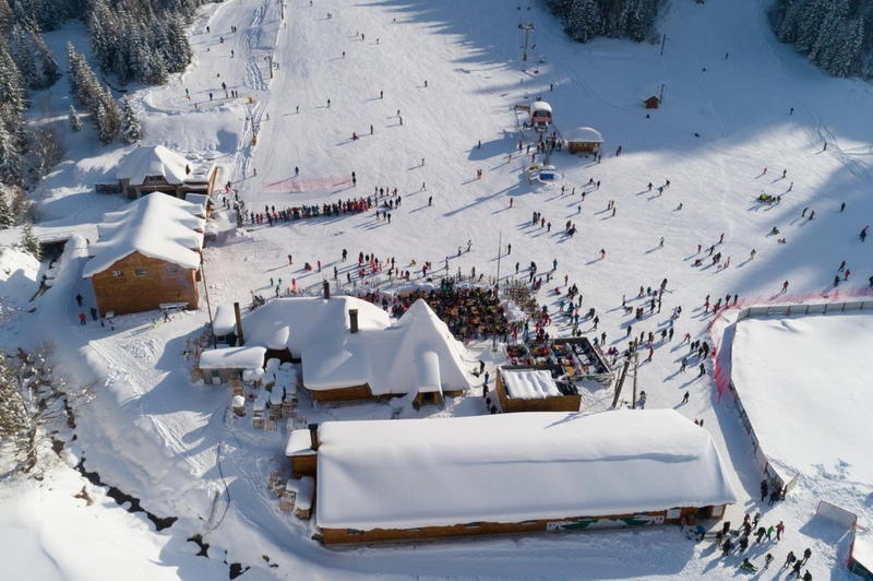 Veliko ogorčenje zaradi cen na priljubljenem smučišču: za nekaj espresov, čaj in gazirano vodo odšteli kar ... (foto: Profimedia)