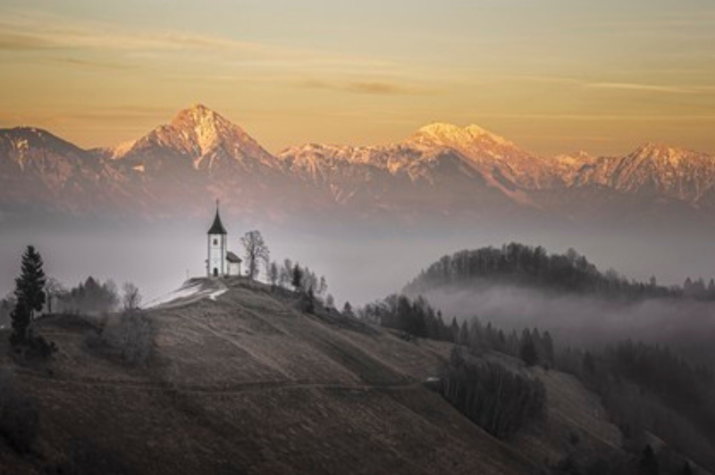 Na nebu sonce, nad Slovenijo pa že prihajajo oblaki: celo snežilo bo! (Vremenoslovci razkrili, kdaj in kje) (foto: Profimedia)