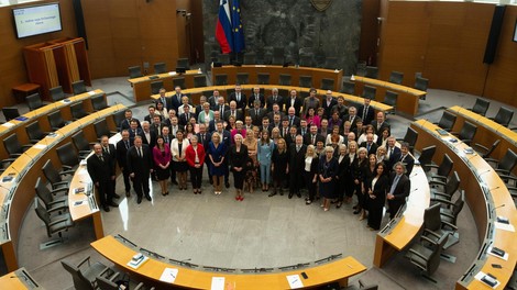 poslanci državni zbor parlament Slovenija politika