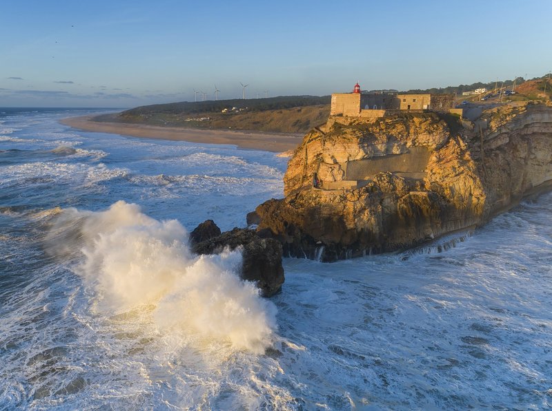 Nazare Portugalska valovi morje