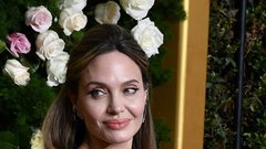 Angelina Jolie hči Zahara podelitev zlatih globusov