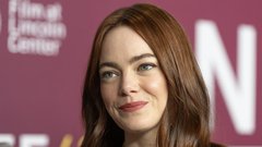 Emma Stone zlati globusi videz sprememba pričeske