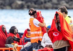 Čudežno božično reševanje: ne boste verjeli, kaj se je zgodilo na čolnu, polnem migrantov