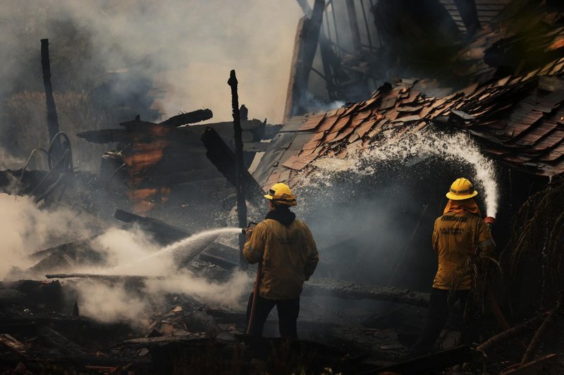 Ti zvezdniki so izgubili domove v strašljivih požarih v Los Angelesu (VIDEO) (foto: Profimedia)