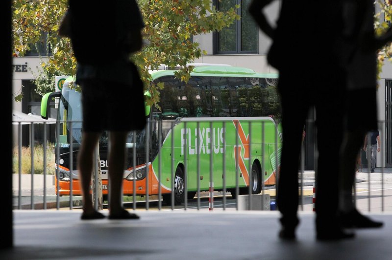 Huda nesreča FlixBusa: dva potnika umrla, preživele prepeljali v bolnišnice (foto: Profimedia)