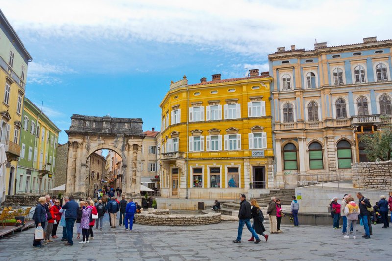 Prebivalec Pulja posnel vse bolj pogostega mestnega obiskovalca (ljudje v strahu) (foto: Profimedia)