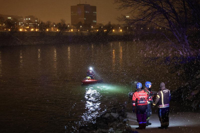 Iskalna akcija za triletnim otrokom se nadaljuje, na dan curljajo podrobnosti o družini (foto: Emica Elvedji/PIXSELL/BOBO)