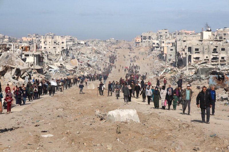 Humanitarna pomoč vstopa v Gazo, prebivalstvo se sooča z ogromnimi izzivi (foto: Profimedia)