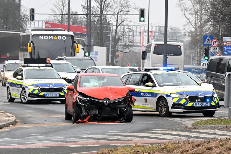 V prometni nesreči v jutranjih urah verižno trčilo kar osem vozil (foto: BOBO/Žiga Živulović jr.)