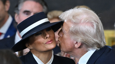 Melania Trump Donald Trump poljub moda klobuk