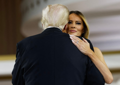 Kako je Melania Trump zasenčila predsednika ZDA: ta podrobnost je na plesu pritegnila pozornost vseh (FOTO)