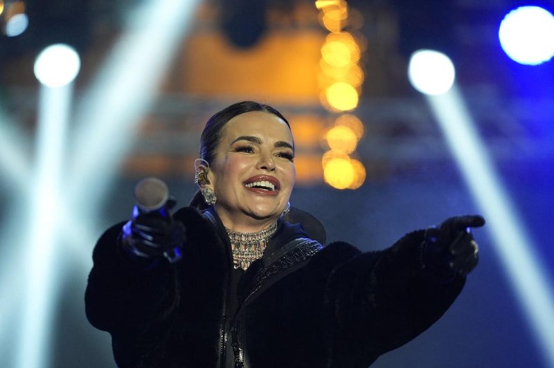 Severina v kopalkah, ki zožijo pas, en detajl pa je še posebej ženstven (foto: Profimedia)