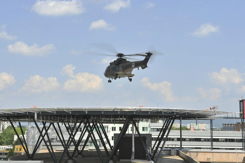 Heliport UKC Ljubljana po treh mesecih znova odprt (foto: BOBO/ZIGA ZIVULOVIC JR.)