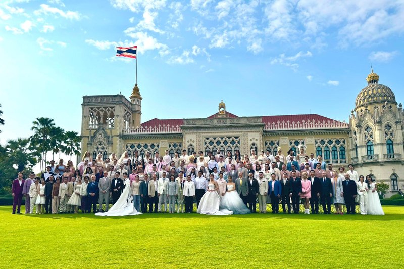 Bangkok slavi ljubezen: ob uvedbi novega zakona se je poročilo več tisoč parov (foto: Twitter)