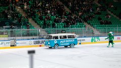 hokejska tekma znani Slovenci