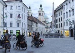 Vse za promocijo: ljubljanska občina vplivnežem plačuje na tisoče evrov