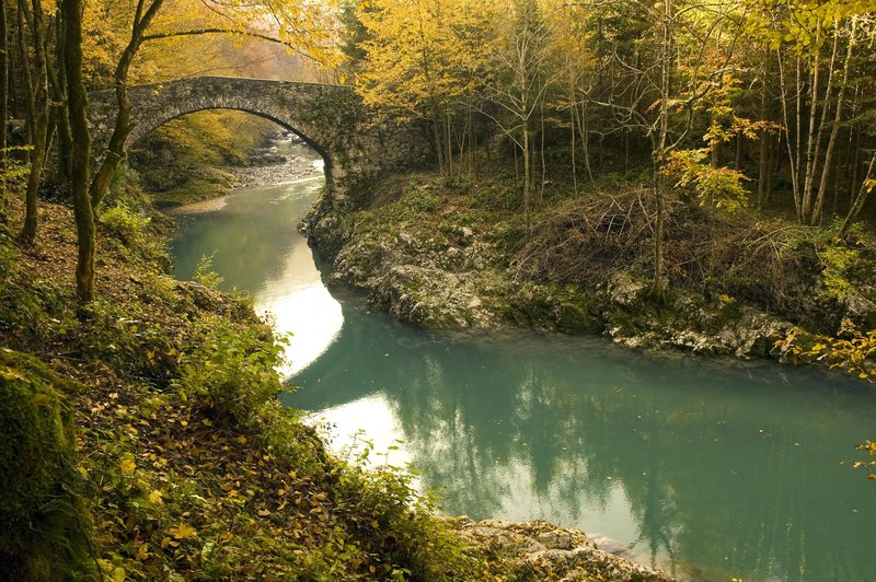 Slovenski most, za katerega pravijo, da ima zdravilno moč (foto: Srdjan Živulovič/Bobo)