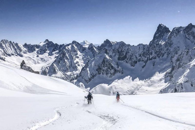 Usodni in neusmiljeni snežni plazovi vzeli življenja petim smučarjem (foto: Twitter)