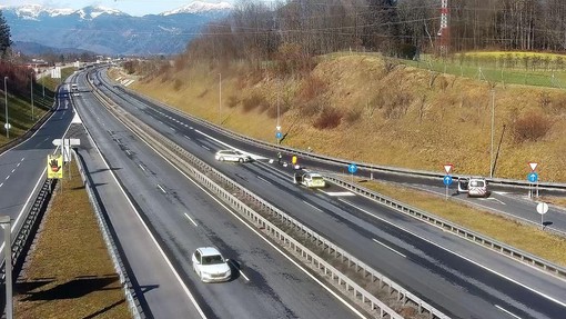 Množično trčenje na Gorenjki: avtocesta zaprta, znane prve podrobnosti