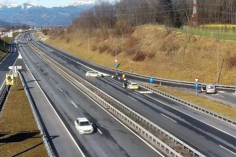 Množično trčenje na gorenjski avtocesti: avtocesta zaprta, znane prve podrobnosti (foto: Promet.si)