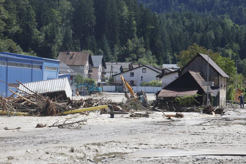 Začeli bodo rušiti hiše, prizadete v poplavah 2023, prebivalci Mežice zaskrbljeni zaradi plazu (foto: BoBo)