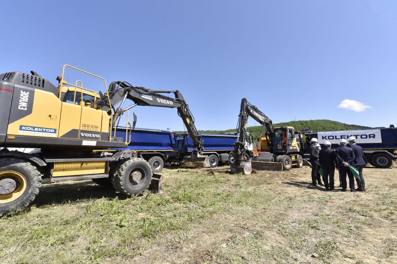 Podjetje, ki gradi drugi tir, močno v škripcih: neplačila odgnala delavce, dolgovi dosegajo vrtoglave vsote (foto: Žiga Živulović Jr./Bobo)